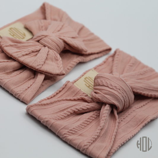 Duo Mère-Fille – Bandeaux assortis pour un look matchy-matchy indomptable